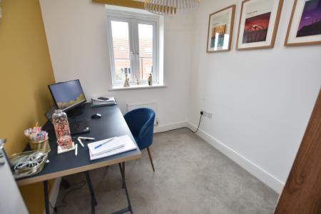 5 bedroom Detached house for sale in Dragonfly Close, East Leake, LE12