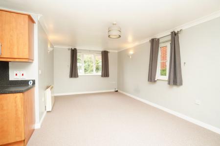 2 bedroom Flat for sale in Goods Yard Close, Loughborough, LE11