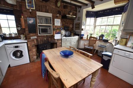 4 bedroom Detached house for sale in Nottingham Road, Cotes, LE12