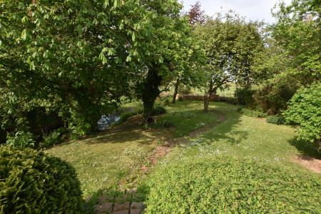 4 bedroom Detached house for sale in Nottingham Road, Cotes, LE12