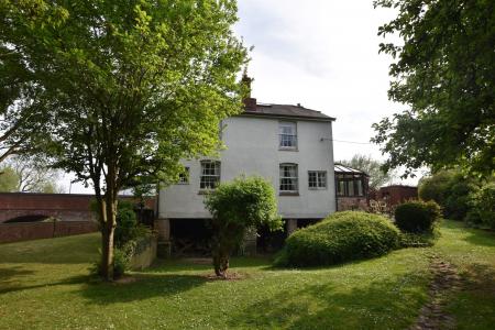 4 bedroom Detached house for sale in Nottingham Road, Cotes, LE12