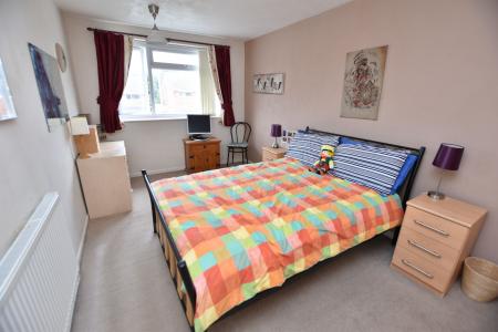 3 bedroom Semi-detached house for sale in Lyall Close, Loughborough, LE11