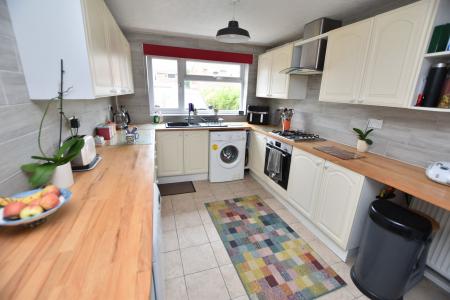 3 bedroom Semi-detached house for sale in Lyall Close, Loughborough, LE11