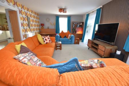 5 bedroom Detached house for sale in Southfield Avenue, Sileby, LE12