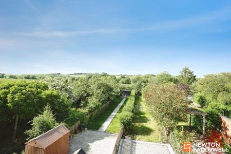 2 bedroom Terraced House for sale in West Leake Road, East Leake, LE12