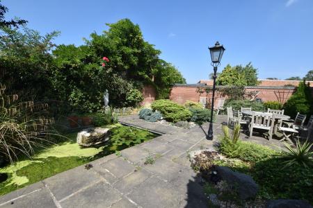 4 bedroom Semi-detached house for sale in Park Lane, Sutton Bonington, LE12