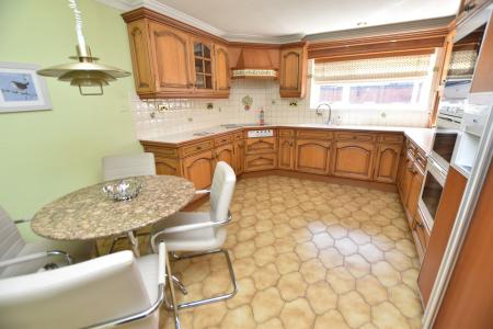 4 bedroom Semi-detached house for sale in Park Lane, Sutton Bonington, LE12