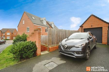 4 bedroom Detached house for sale in Badger Close, East Leake, LE12