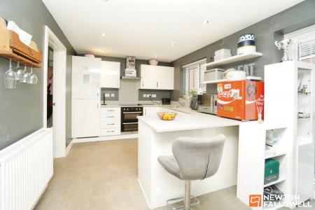 4 bedroom Detached house for sale in Badger Close, East Leake, LE12