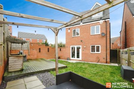 4 bedroom Detached house for sale in Badger Close, East Leake, LE12