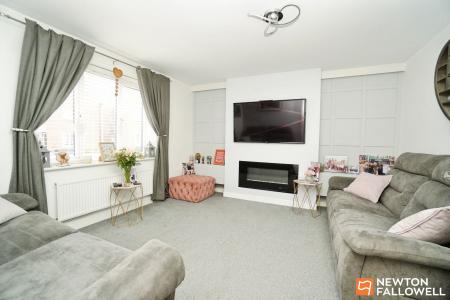 4 bedroom Detached house for sale in Badger Close, East Leake, LE12