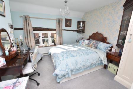 3 bedroom Cottage for sale in Church Street, Shepshed, LE12