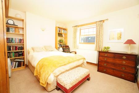 4 bedroom Terraced House for sale in East Street, Gotham, NG11
