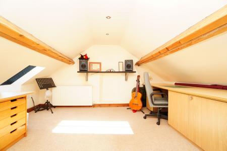 4 bedroom Terraced House for sale in East Street, Gotham, NG11