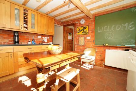 4 bedroom Terraced House for sale in East Street, Gotham, NG11