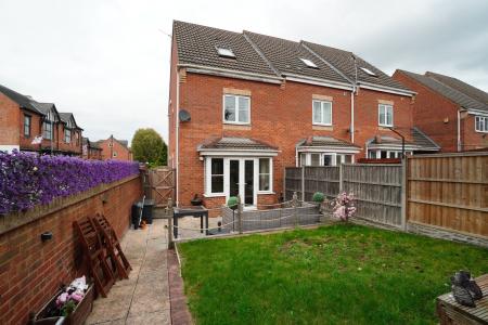 3 bedroom End of terrace house for sale in Harlequin Road, Sileby, LE12