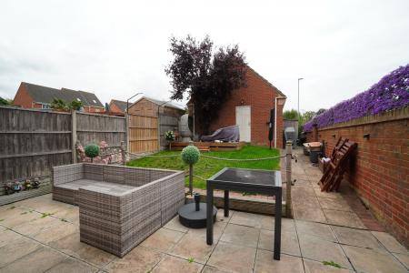 3 bedroom End of terrace house for sale in Harlequin Road, Sileby, LE12