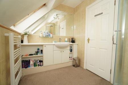 3 bedroom End of terrace house for sale in Harlequin Road, Sileby, LE12