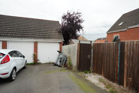 3 bedroom End of terrace house for sale in Harlequin Road, Sileby, LE12