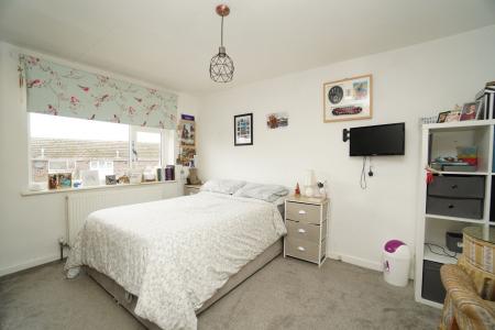 3 bedroom Terraced House for sale in Stirling Avenue, Loughborough, LE11