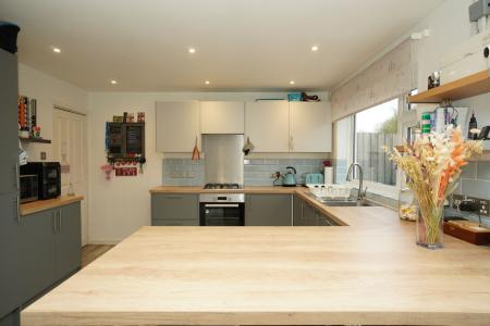 3 bedroom Terraced House for sale in Stirling Avenue, Loughborough, LE11