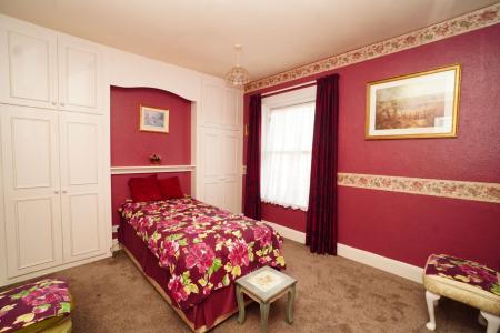 2 bedroom Terraced House for sale in Meadow Lane, Loughborough, LE11