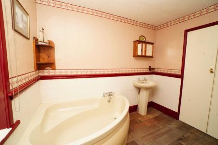 2 bedroom Terraced House for sale in Meadow Lane, Loughborough, LE11