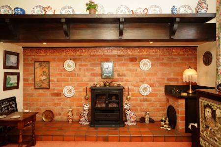 2 bedroom Terraced House for sale in Meadow Lane, Loughborough, LE11