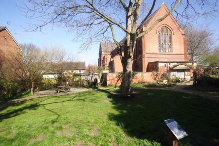 2 bedroom Terraced House for sale in Meadow Lane, Loughborough, LE11