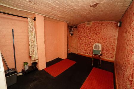 2 bedroom Terraced House for sale in Meadow Lane, Loughborough, LE11