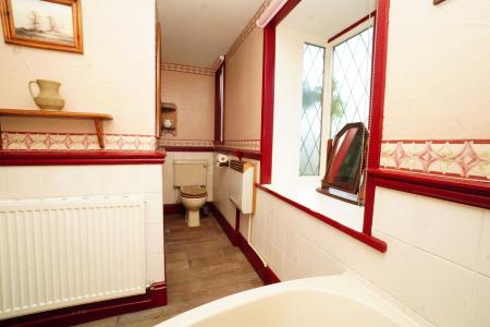 2 bedroom Terraced House for sale in Meadow Lane, Loughborough, LE11