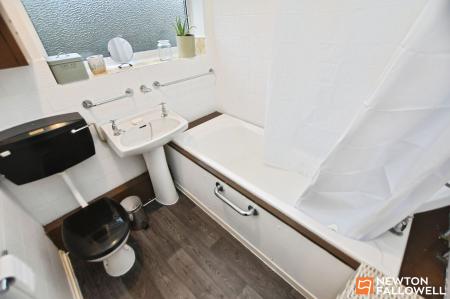 2 bedroom Terraced House for sale in Petworth Drive, Loughborough, LE11