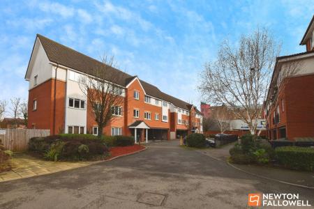 2 bedroom Flat for sale in Barnsdale Close, Loughborough, LE11