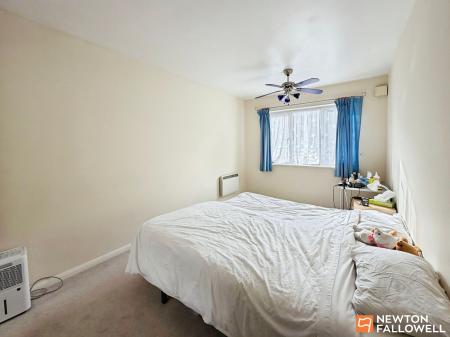 2 bedroom Flat for sale in Barnsdale Close, Loughborough, LE11