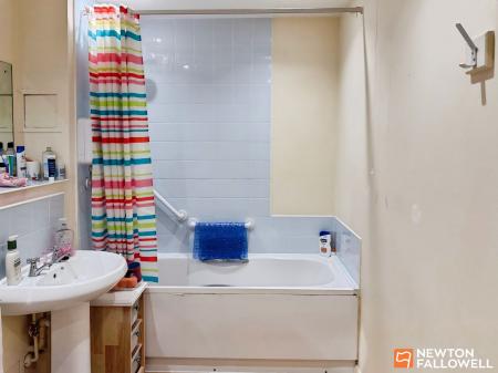 2 bedroom Flat for sale in Barnsdale Close, Loughborough, LE11