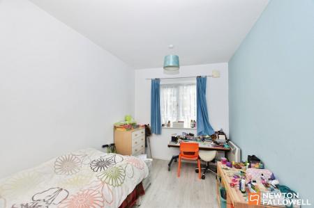 2 bedroom Flat for sale in Barnsdale Close, Loughborough, LE11