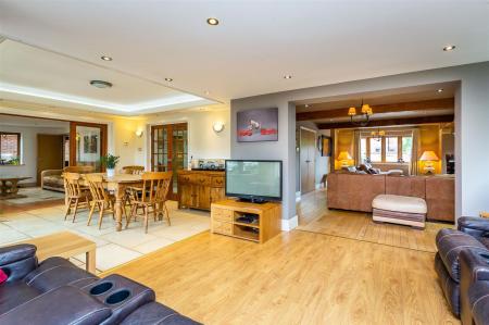 7 bedroom Detached house for sale in Main Street, Long Whatton, LE12