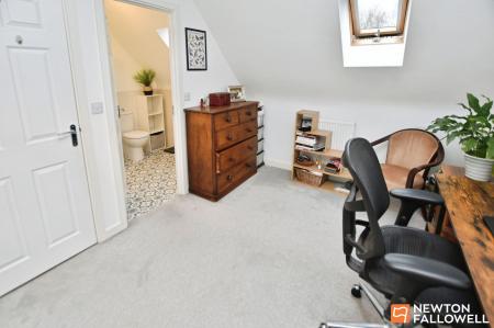 4 bedroom Semi-detached house for sale in Cinnabar Way, East Leake, LE12