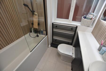 4 bedroom Detached house for sale in Hardy Way, East Leake, LE12