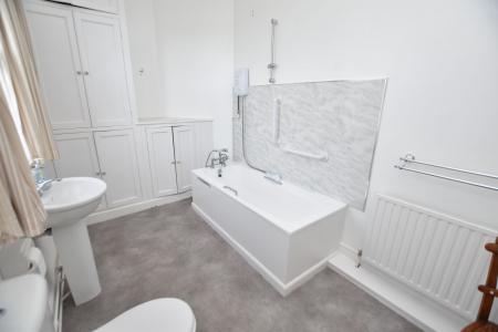 4 bedroom Semi-detached house for sale in Loughborough Road, Quorn, LE12