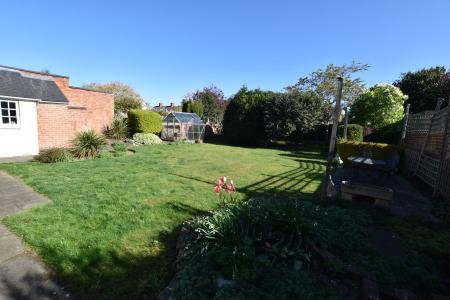 4 bedroom Semi-detached house for sale in Loughborough Road, Quorn, LE12