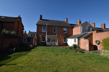 4 bedroom Semi-detached house for sale in Loughborough Road, Quorn, LE12