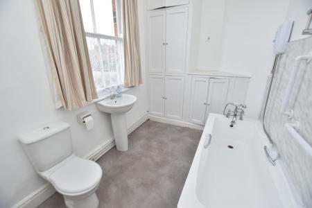 4 bedroom Semi-detached house for sale in Loughborough Road, Quorn, LE12