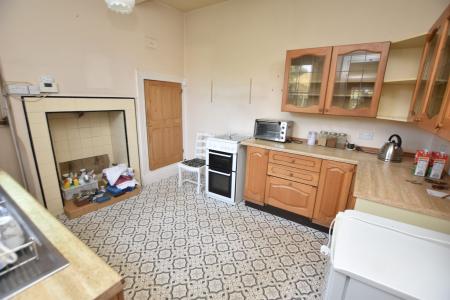 4 bedroom Semi-detached house for sale in Loughborough Road, Quorn, LE12