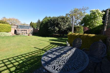 4 bedroom Semi-detached house for sale in Loughborough Road, Quorn, LE12