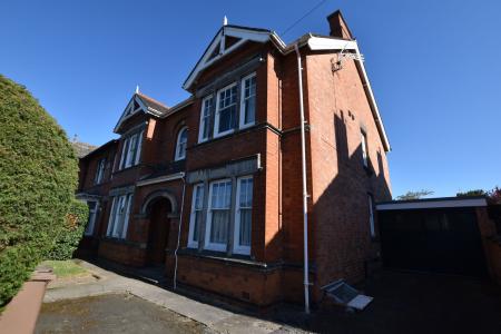 4 bedroom Semi-detached house for sale in Loughborough Road, Quorn, LE12