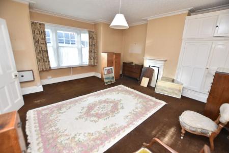 4 bedroom Semi-detached house for sale in Loughborough Road, Quorn, LE12