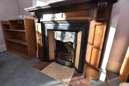 4 bedroom Semi-detached house for sale in Loughborough Road, Quorn, LE12