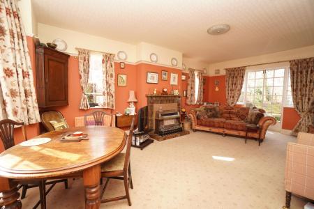 4 bedroom Semi-detached house for sale in William Street, Loughborough, LE11