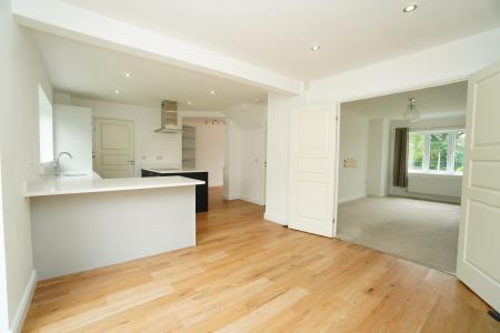 4 bedroom Detached house for sale in Paradise Close, Shepshed, LE12